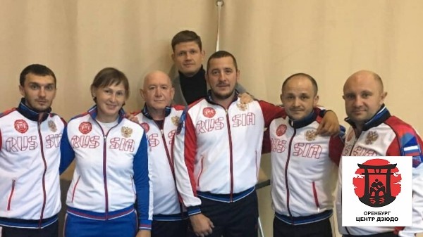 Торжественное вручение спортивных костюмов
